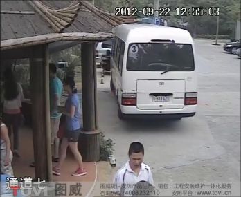 D1效果-某山莊停車(chē)場(chǎng)白天/夜間視頻監(jiān)控效果錄像演示