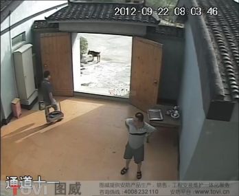 D1效果-門(mén)口白天/夜間視頻監(jiān)控效果錄像演示